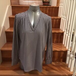 Ann Taylor Womens Black and White Houndstooth blouse.